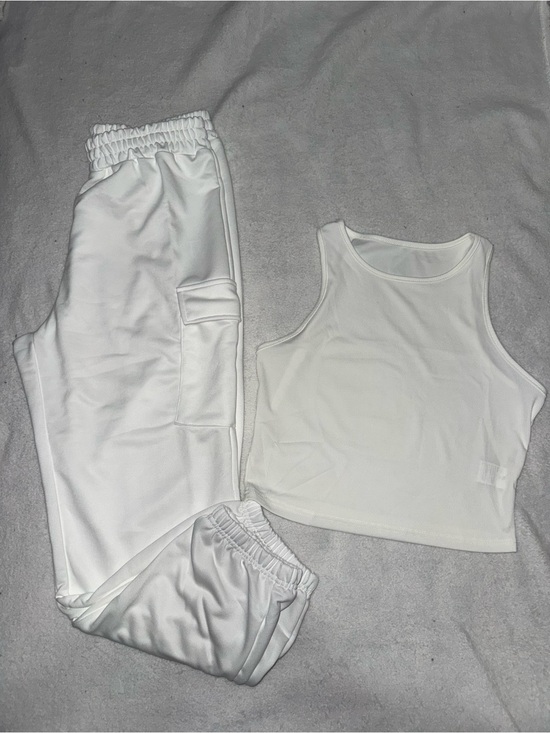 no brand Pants - White Active Tank & Cargo Jogger Set